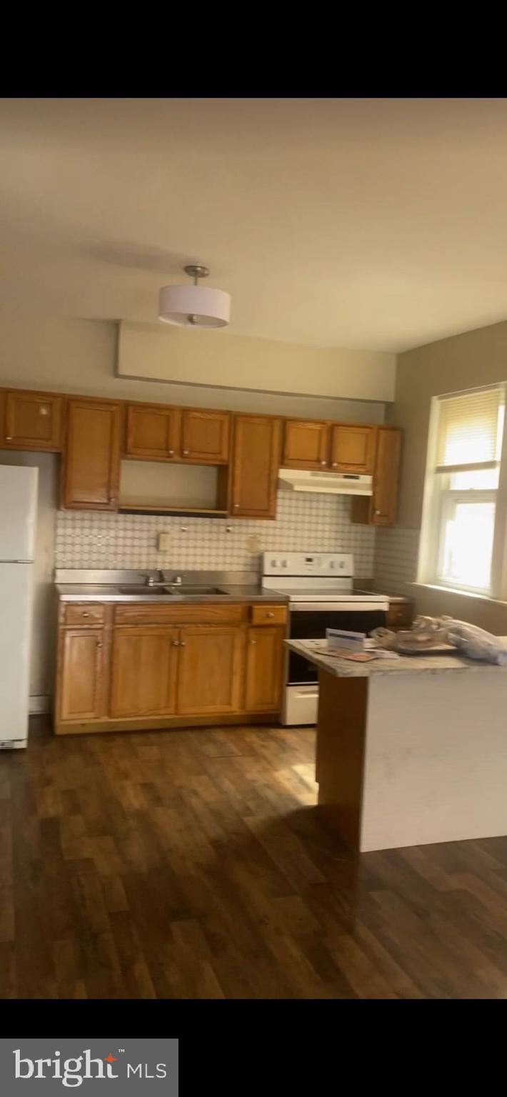 726 North Front Street Reading, PA 19601 - Photo 8 of 13