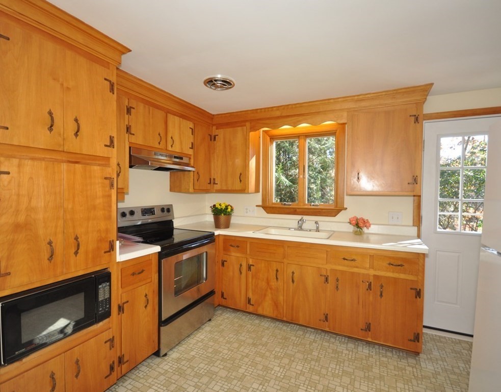 6 Duggan Road Acton, MA 01720 - Photo 8 of 33