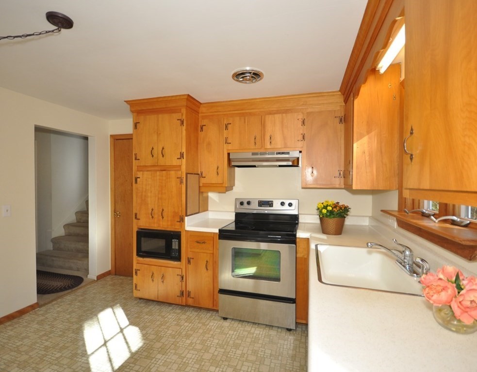 6 Duggan Road Acton, MA 01720 - Photo 9 of 33