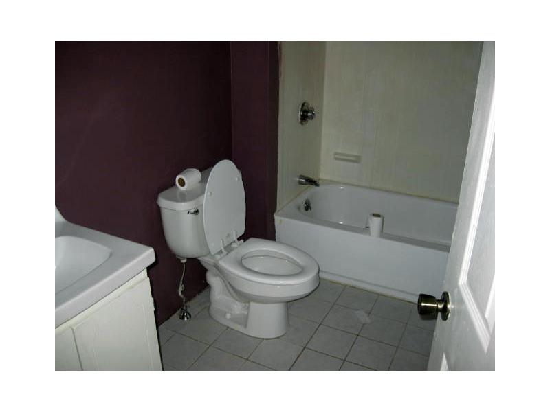 31 Paradis Avenue Woonsocket, RI 02895 - Photo 7 of 12 Bathroom. 1 OF 3 FULL BATHS WITH TUBS.