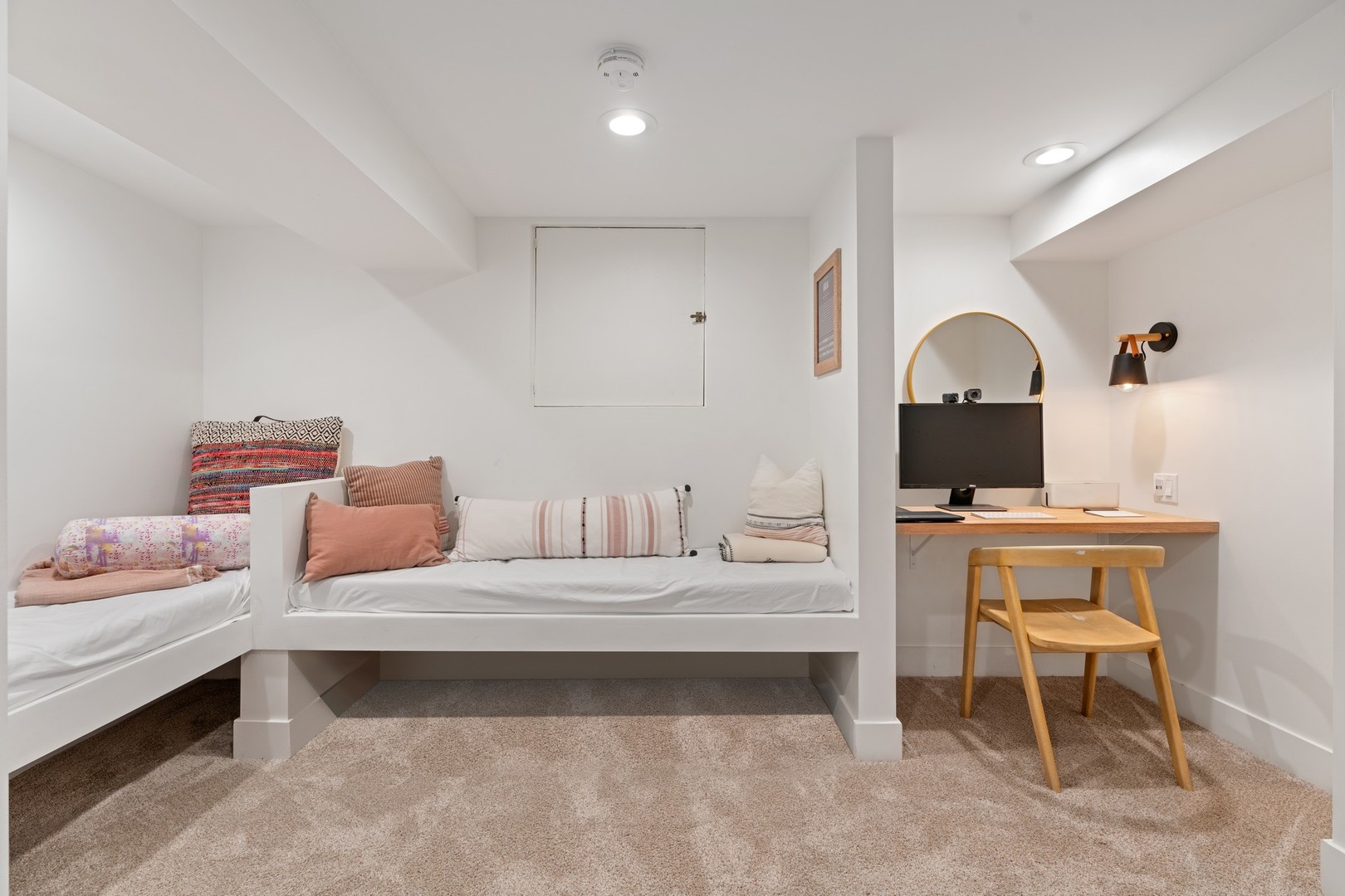 1975 Valley View Road Northfield, IL 60093 - Photo 31 of 40 a bedroom with a bed and a table chair