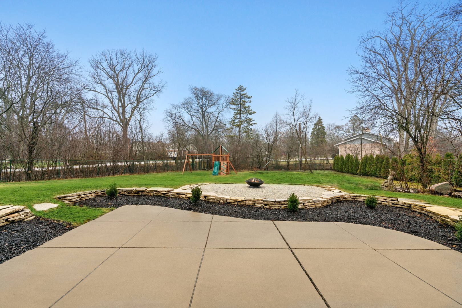 1975 Valley View Road Northfield, IL 60093 - Photo 33 of 40 a view of a park with large trees