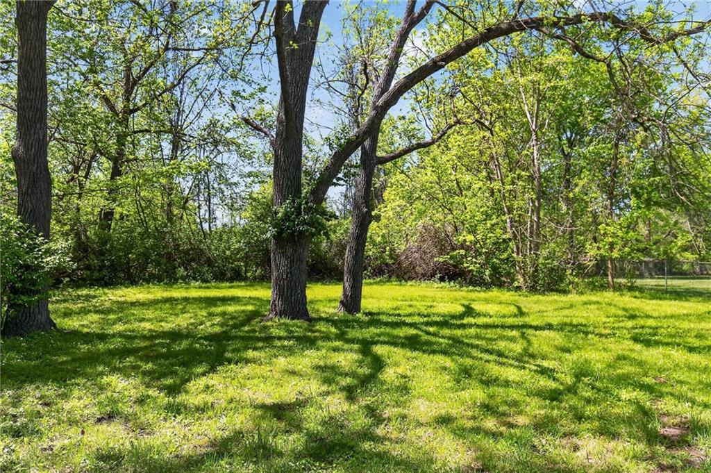 8318 Pershing Road Raytown, MO 64138 - Photo 2 of 30