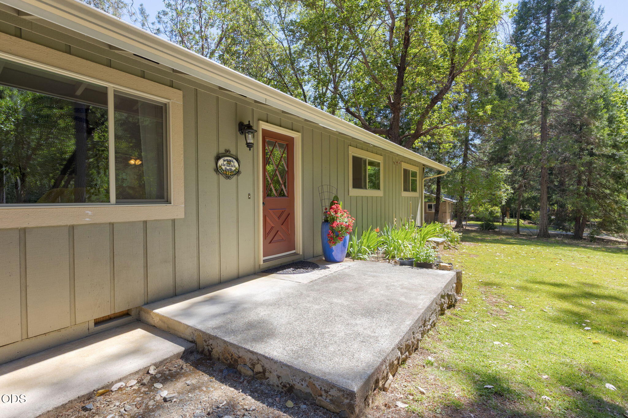 1740 Queens Branch Road Rogue River, OR 97537 - Photo 3 of 63
