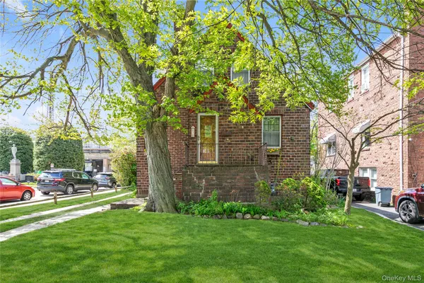 $599,000 | 70 Lyon Place, Lynbrook, NY 11563