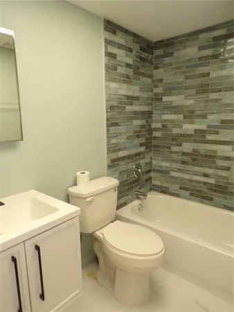 $2,400 | 4016 Oakview Drive, Unit J9, Port Charlotte, FL 33980