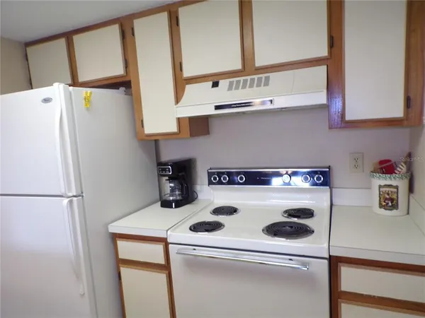 $2,400 | 4016 Oakview Drive, Unit J9, Port Charlotte, FL 33980