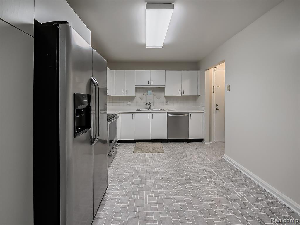 30414 Orchard Lake Road, Unit 12 Farmington, MI 48334 - Photo 2 of 33