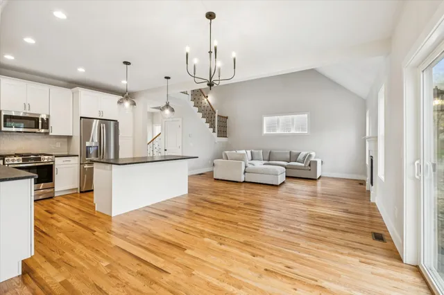 $699,900 | 41 AppleGate Lane, Unit 41, Canton, CT 06019