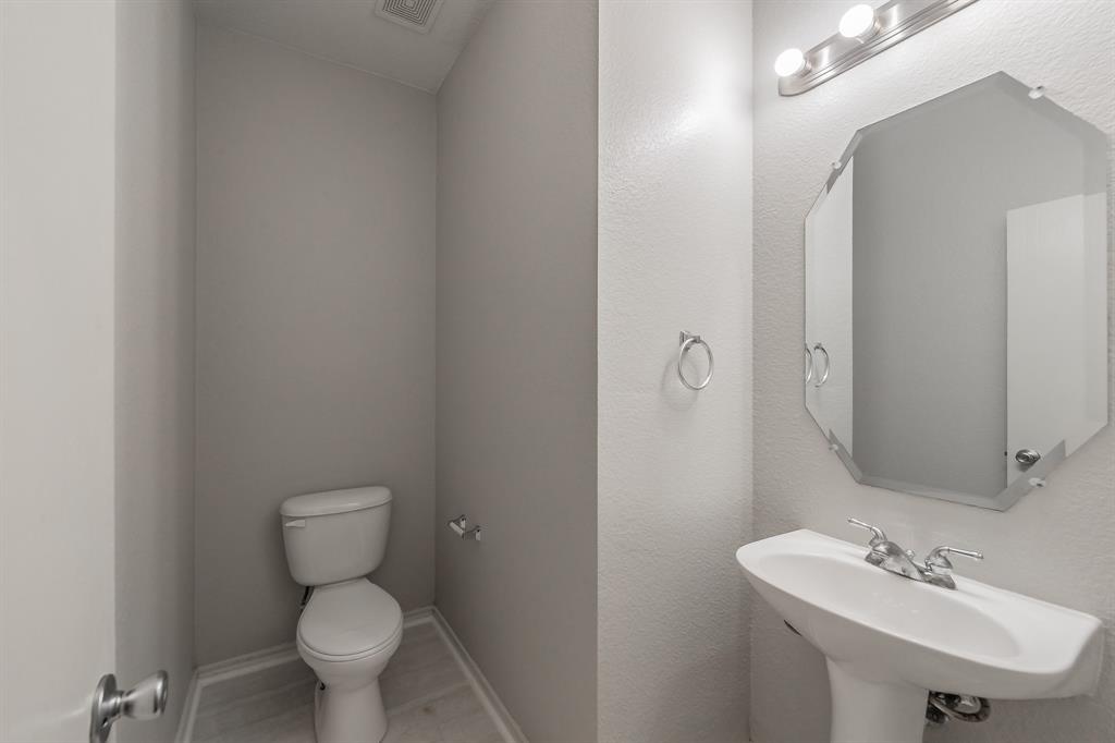 5446 Prairie Lane Grand Prairie, TX 75052 - Photo 17 of 39 a bathroom with a sink toilet and mirror