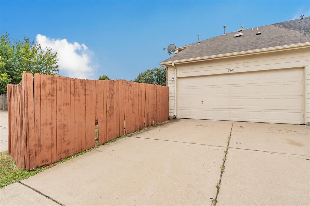 5446 Prairie Lane Grand Prairie, TX 75052 - Photo 31 of 39 a view of a garage