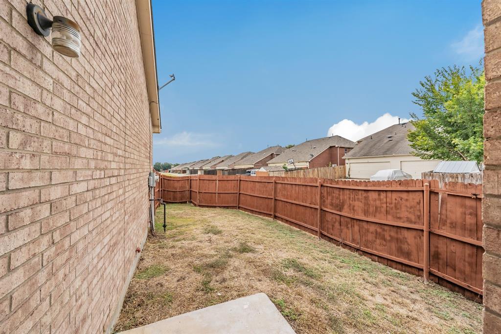 5446 Prairie Lane Grand Prairie, TX 75052 - Photo 33 of 39 a view of a backyard