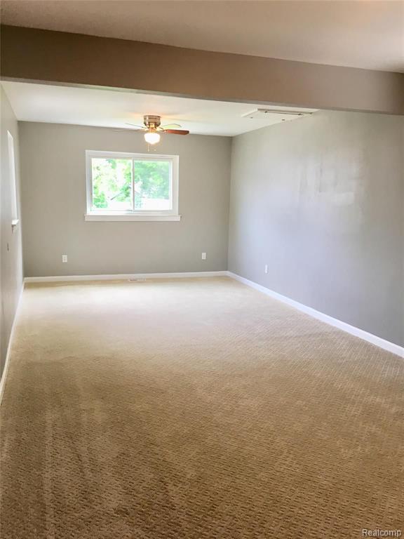 7238 Superior Street Center Line, MI 48015 - Photo 13 of 24