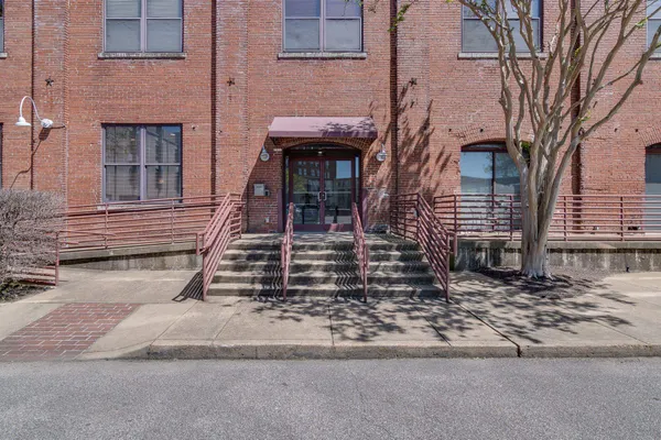 $2,150 | 137 East GE Patterson Avenue, Unit 202, Memphis, TN 38103