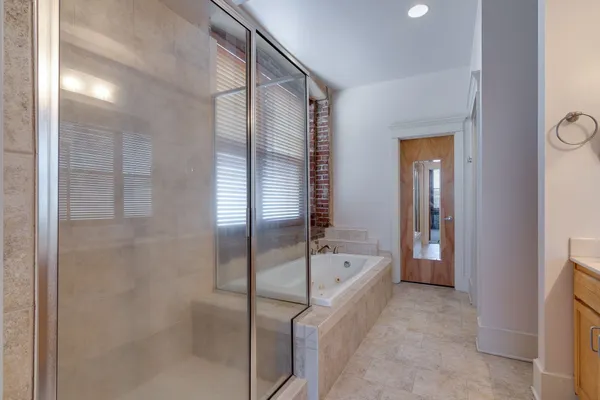 $2,150 | 137 East GE Patterson Avenue, Unit 202, Memphis, TN 38103