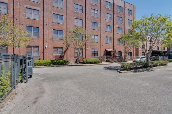 $2,150 | 137 East GE Patterson Avenue, Unit 202, Memphis, TN 38103