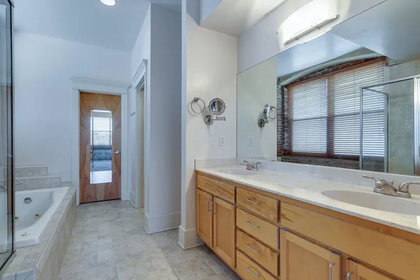 $2,150 | 137 East GE Patterson Avenue, Unit 202, Memphis, TN 38103