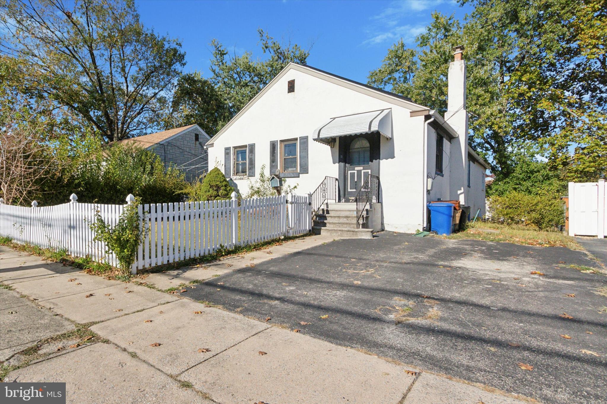 212 Amosland Road Holmes, PA 19043 - Photo 1 of 25 Gallery Image 1