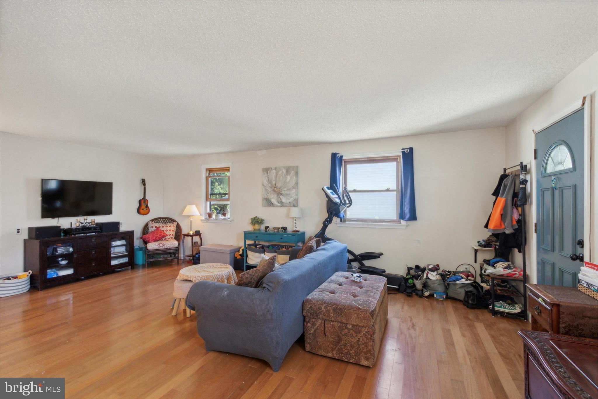 212 Amosland Road Holmes, PA 19043 - Photo 4 of 25 Gallery Image 4