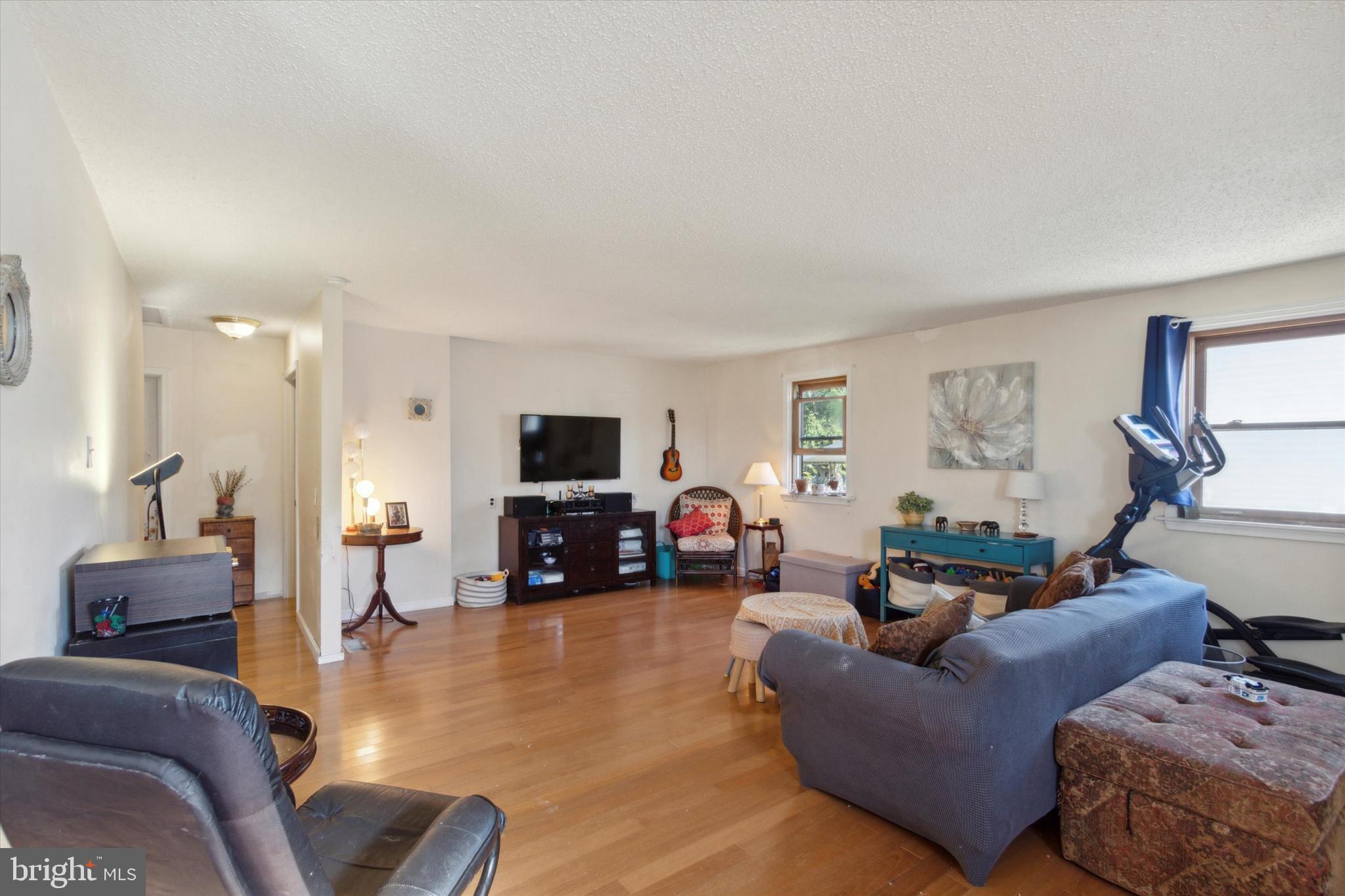 212 Amosland Road Holmes, PA 19043 - Photo 5 of 25 Gallery Image 5