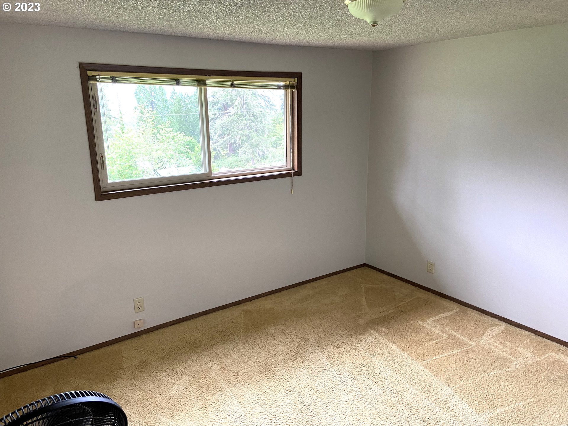 7905 South C Street Springfield, OR 97478 - Photo 17 of 28 an empty room with a window