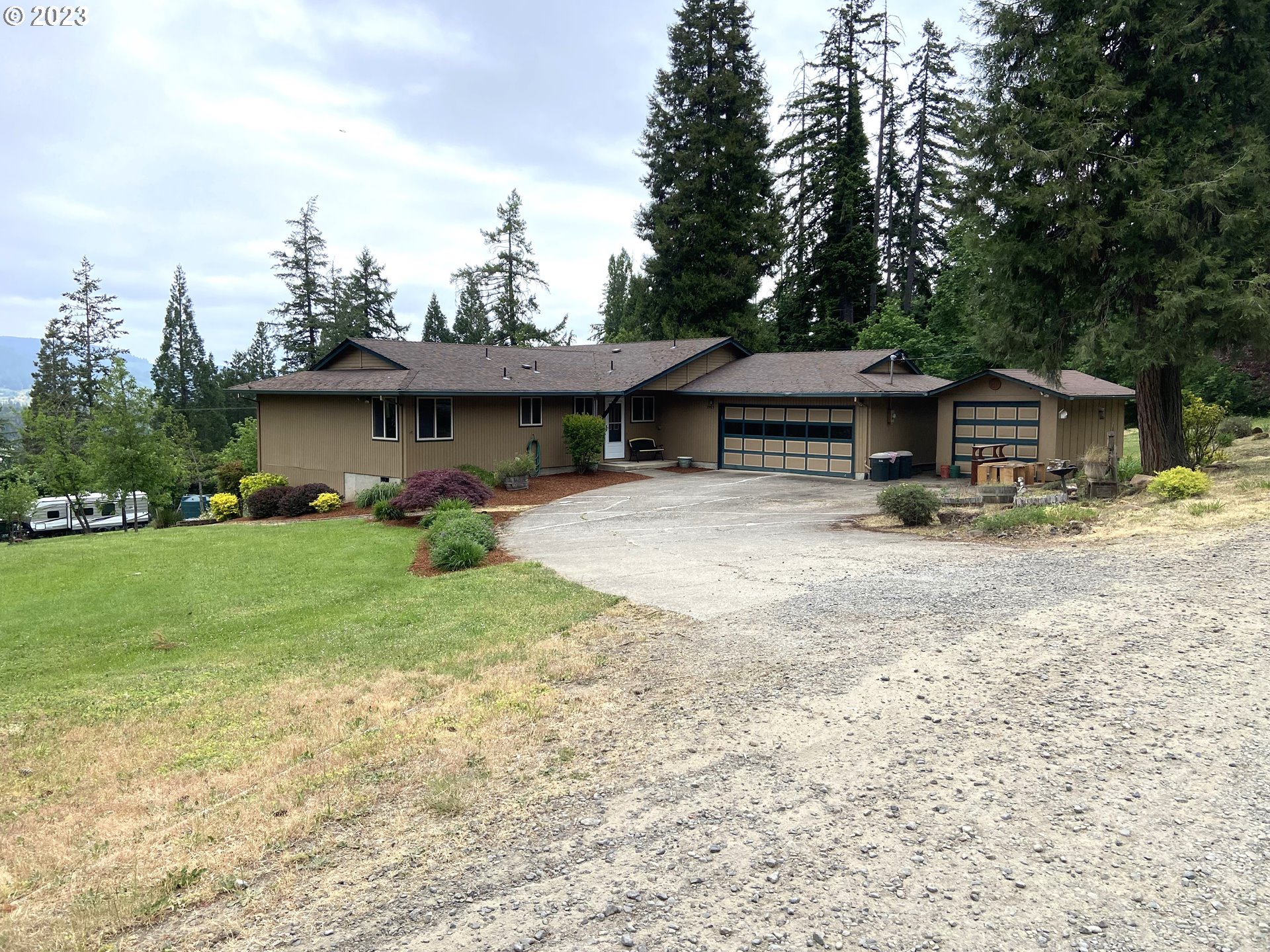 7905 South C Street Springfield, OR 97478 - Photo 2 of 28 a front view of a house with garden