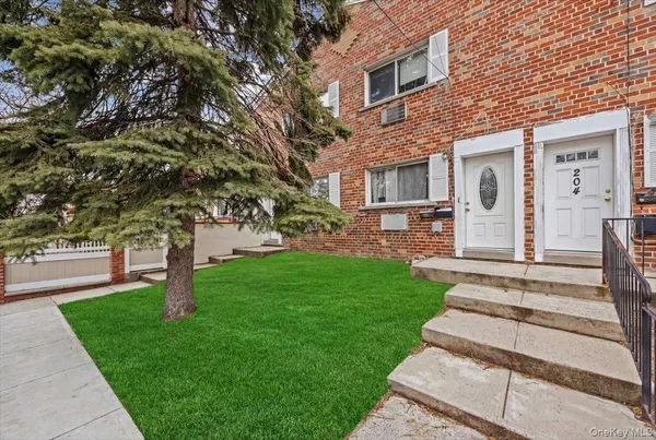 $1,100,000 | 206-208 Balcom Avenue | Throgs Neck