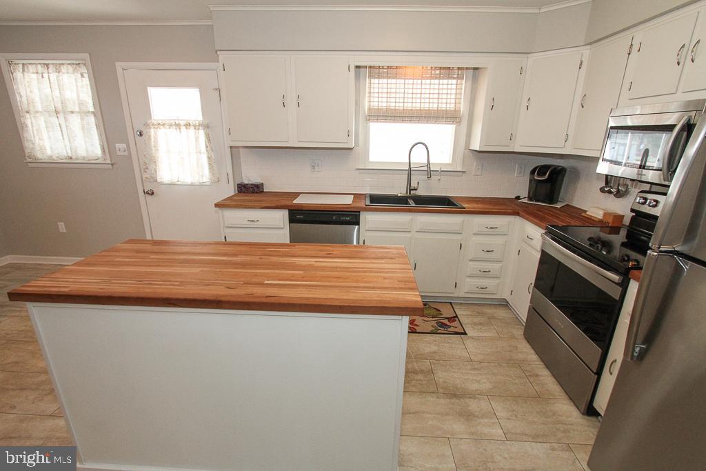 809 Lorane Road Reading, PA 19606 - Photo 5 of 27 Gallery Image 5
