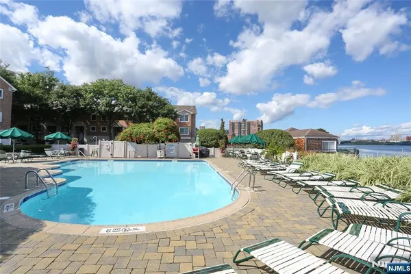 $3,650 | 200 Grand Cove Way, Unit 5H, Edgewater, NJ 07020