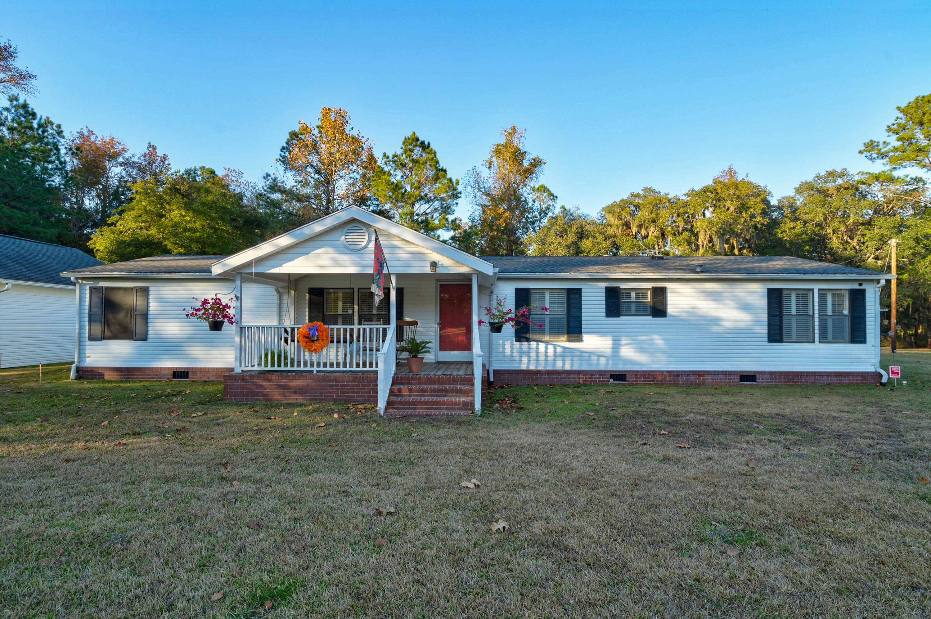 7435 Parish Point Road Meggett, SC 29449 - Photo 4 of 48 73