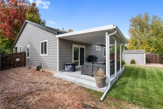 a view of a house with a backyard
