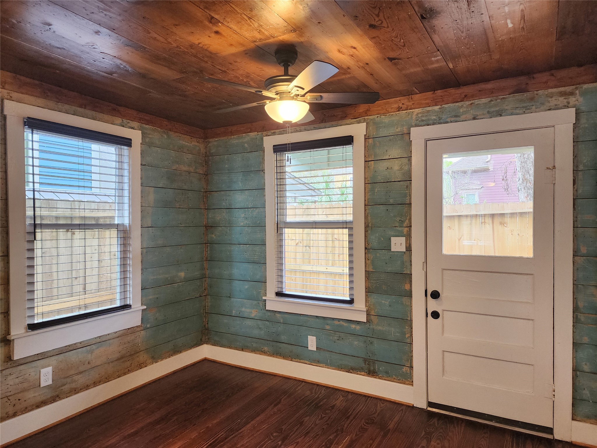 1818 Kane Street, Unit 1 Houston, TX 77007 - Photo 5 of 27 Dining area/home office and back door.