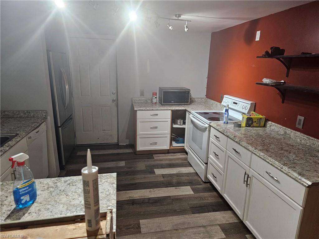 14140 Cemetery Road Fort Myers, FL 33905 - Photo 4 of 6 a kitchen with sink and cabinets