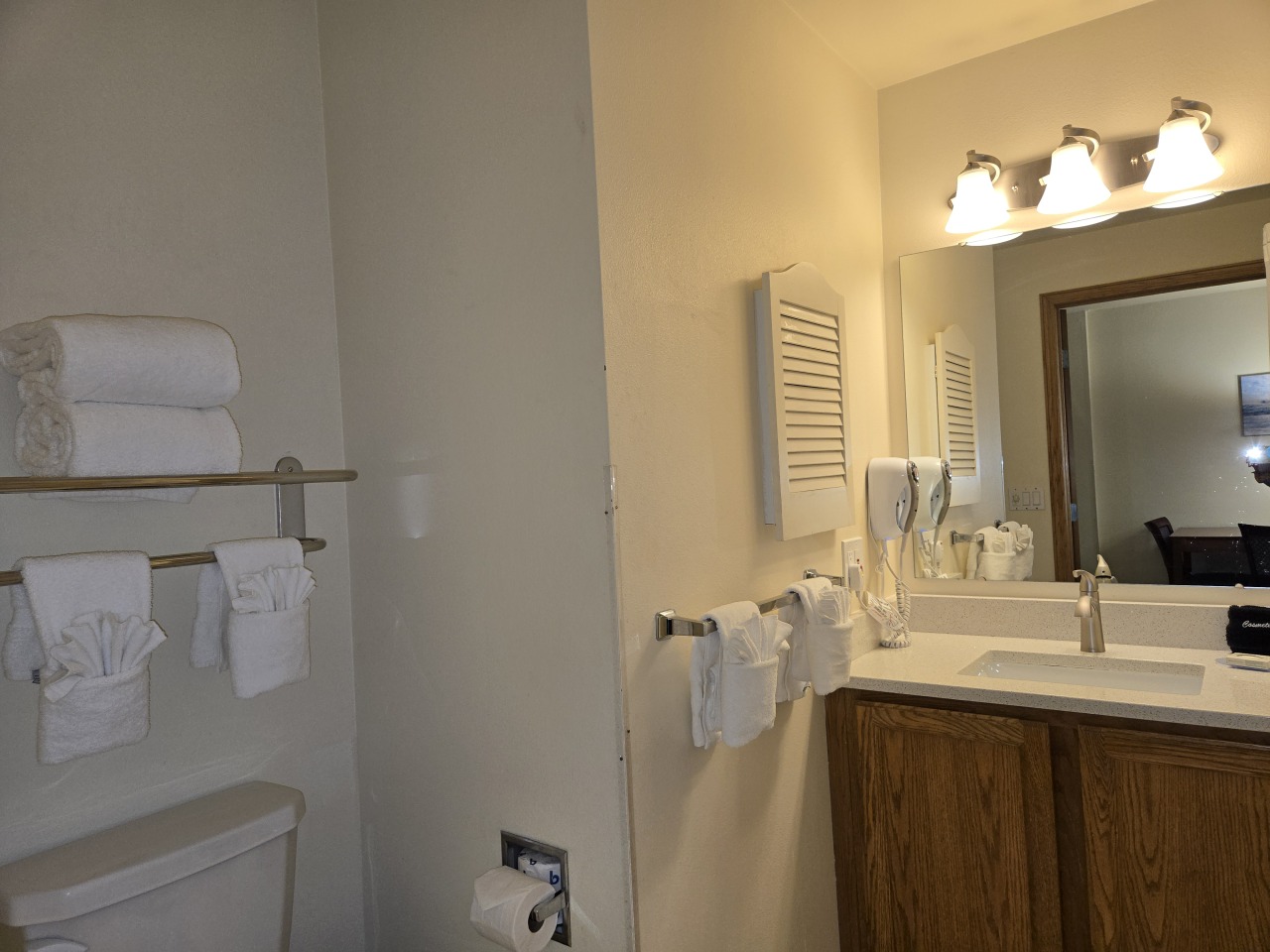 111 Center Street, Unit 342 Lake Geneva, WI 53147 - Photo 17 of 55 Newer Lighting