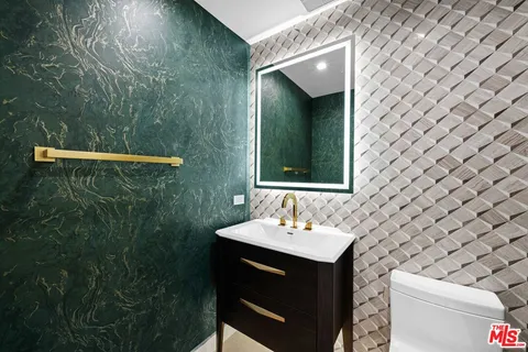 $5,695 | 1211 South Sherbourne Drive, Unit 2, Los Angeles, CA 90035