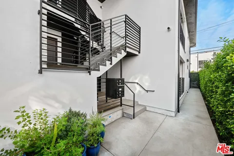 $5,695 | 1211 South Sherbourne Drive, Unit 2, Los Angeles, CA 90035