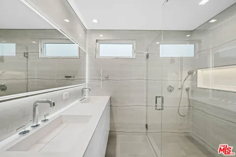 $5,695 | 1211 South Sherbourne Drive, Unit 2, Los Angeles, CA 90035