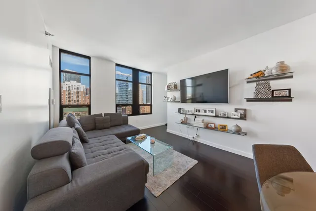 $340,000 | 1255 South State Street, Unit 1101, Chicago, IL 60605