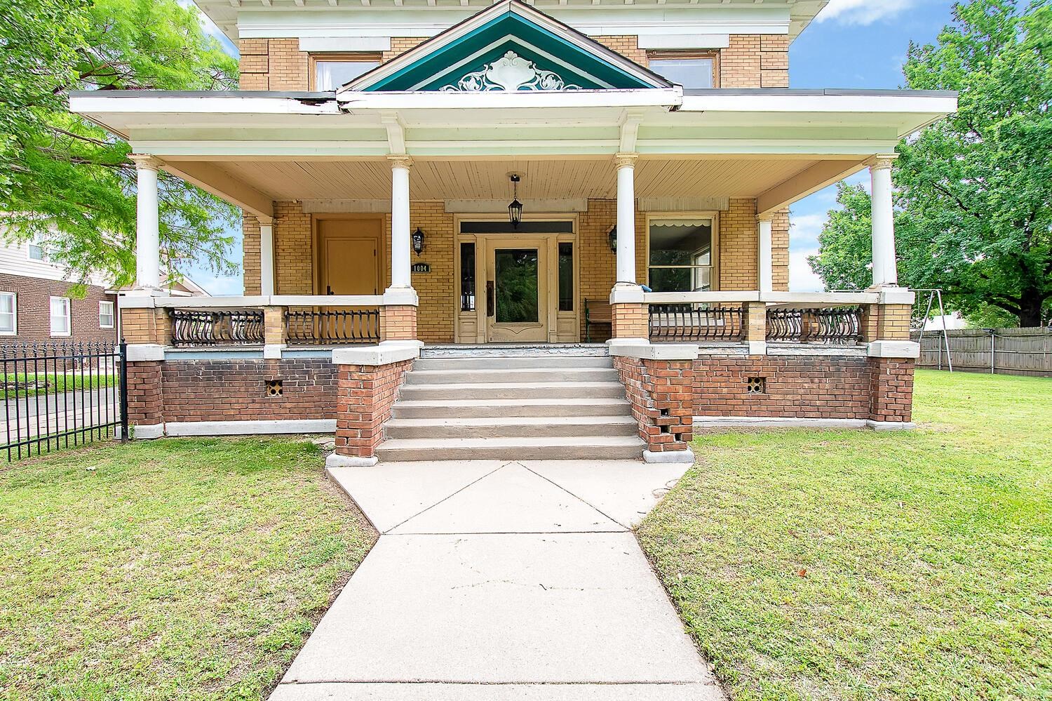 1004 North Market Street Wichita, KS 67214 - Photo 2 of 31