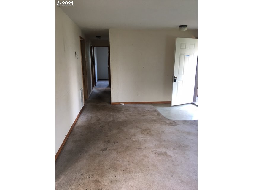 262 3rd Street Dillard, OR 97432 - Photo 4 of 9 Gallery Image 4