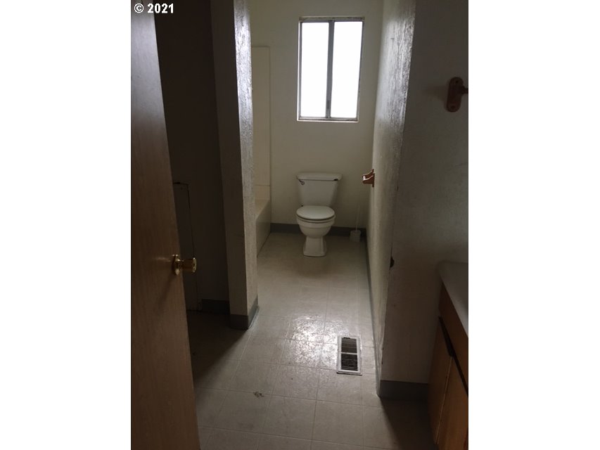262 3rd Street Dillard, OR 97432 - Photo 6 of 9 Gallery Image 6
