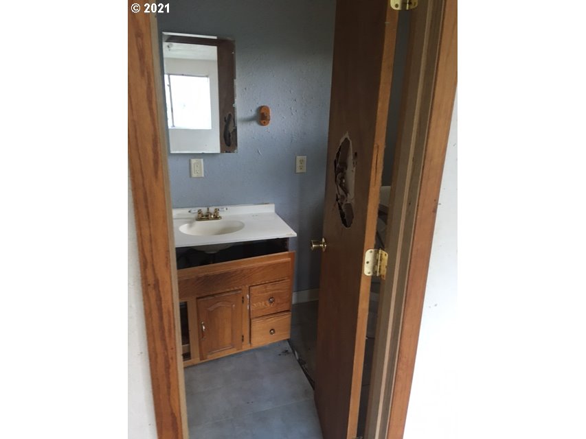 262 3rd Street Dillard, OR 97432 - Photo 7 of 9 Gallery Image 7