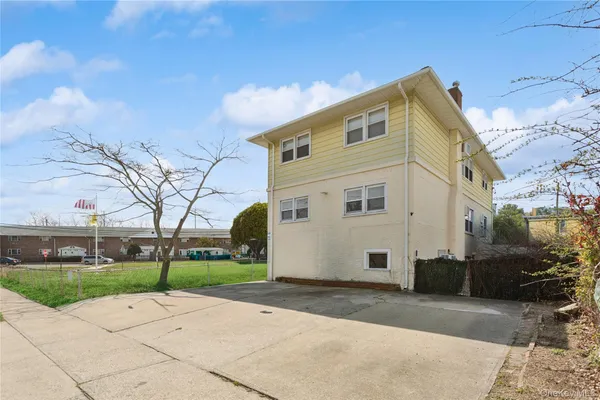 $879,995 | 31 Julian Place, Island Park, NY 11558