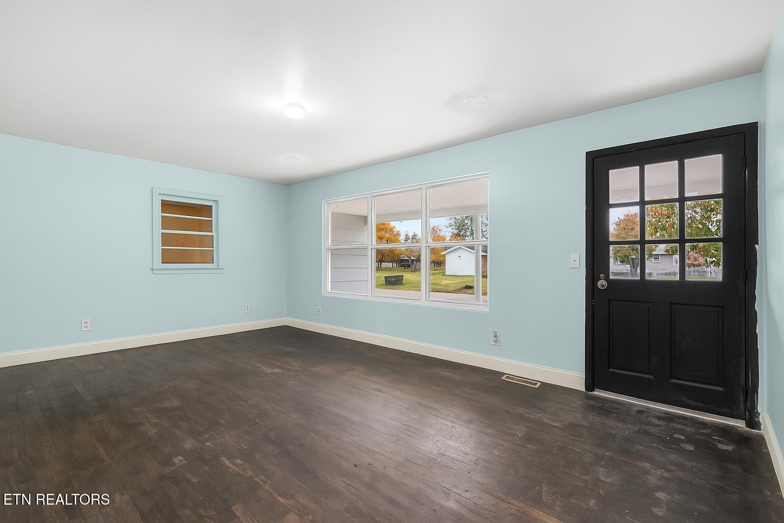 1216 Spring Street Philadelphia, TN 37846 - Photo 2 of 24 Luminous Room with Autumn View