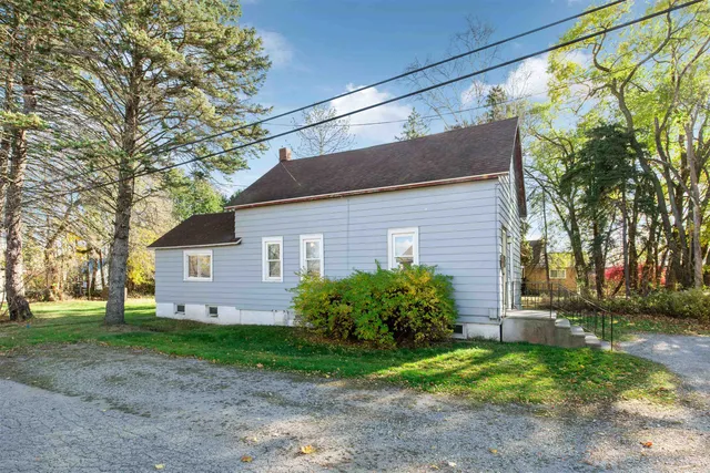 $114,900 | 3420 12th Street, Menominee, MI 49858