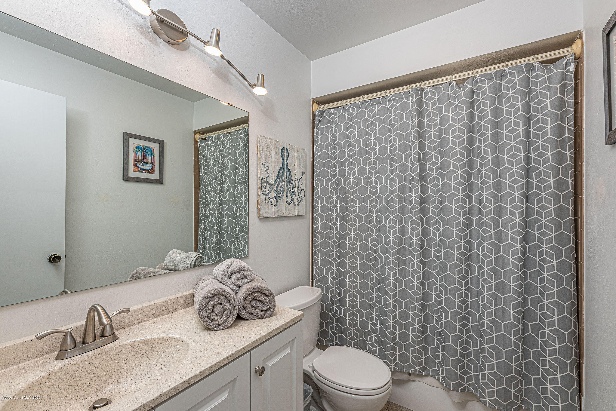 1930 Tallridge Road Melbourne, FL 32935 - Photo 19 of 35 Guest Bathroom