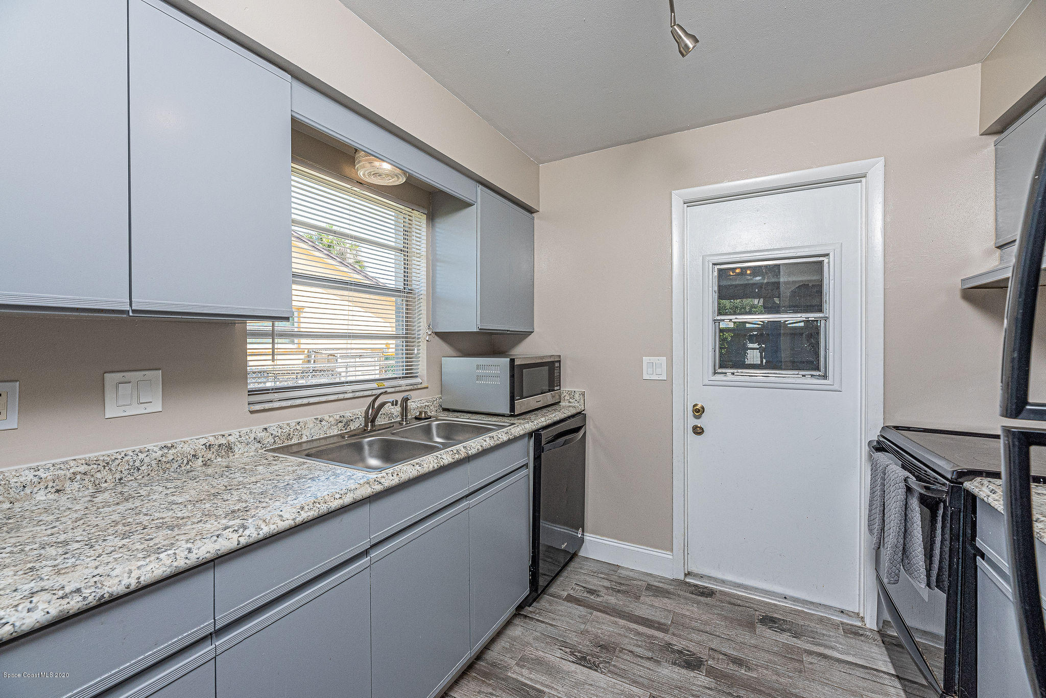 1930 Tallridge Road Melbourne, FL 32935 - Photo 9 of 35 Kitchen