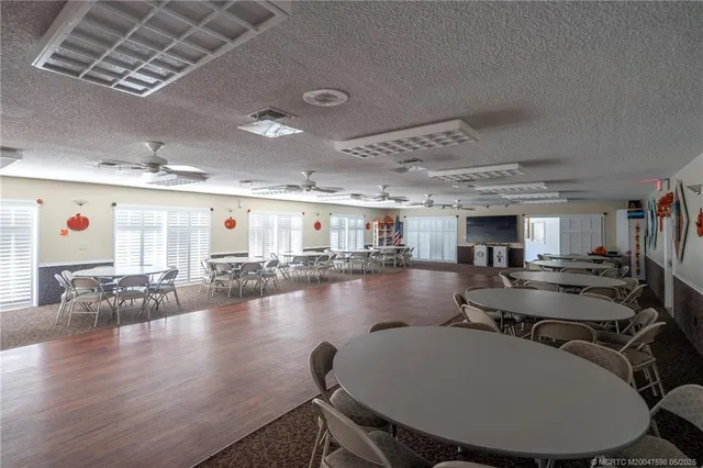 a view of a livingroom with furniture