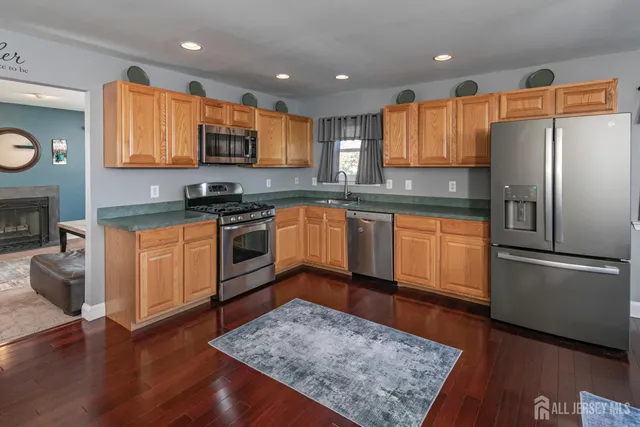 $949,000 | 13 Setter Place, Kendall Park, NJ 08824