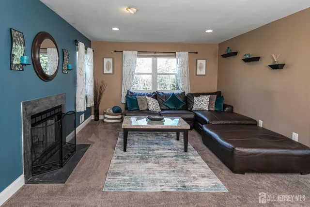 $949,000 | 13 Setter Place, Kendall Park, NJ 08824